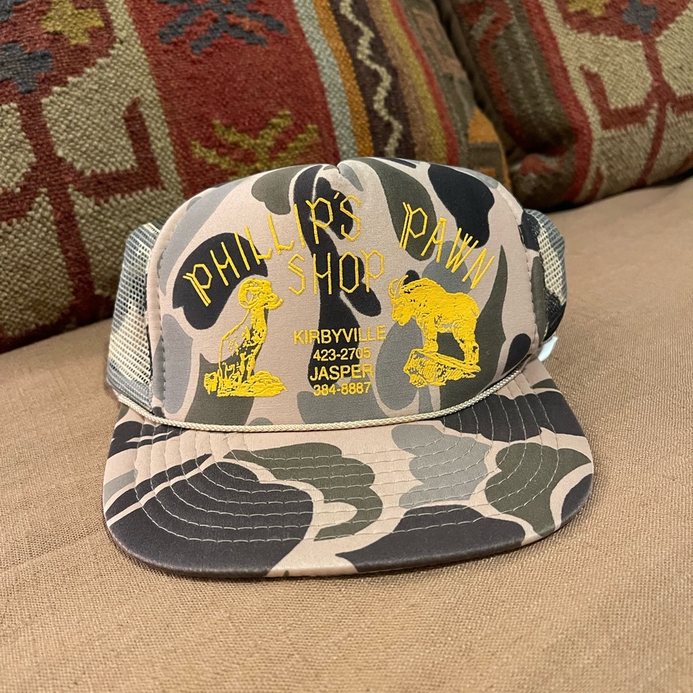 VINTAGE - Brand New Old School Camo Trucker Hat